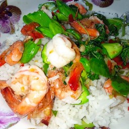 กุ้งผัดกะปิราดข้าว