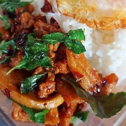 ข้าวกากหมูผัดกระเพรา