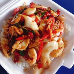 ข้าวราดกระเพราทะเลรวม