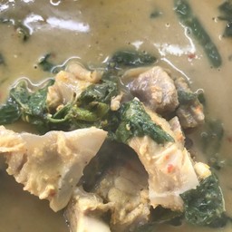 แกงกะทิปลากระเบนสดกับใบรา