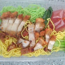 บะหมี่หมูกรอบ