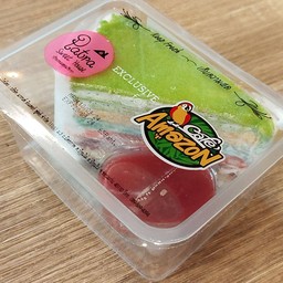 เครปเค้กสายรุ้งสตอเบอรี่ (ภัทรา)