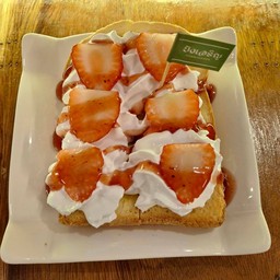 Strawberry Whipped Cream Toast