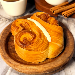 Cinnamon Butterfly ซินนาม่อนบัตเตอร์ฟลายครีมชีส