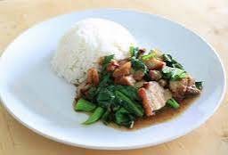 คะน้าราดข้าว