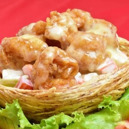 สลัดกุ้งทอดตะกร้าเผือก