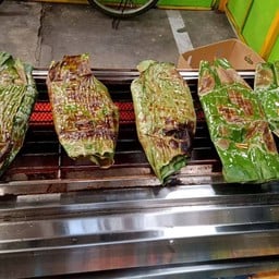 วิรุณ หมูทอดน้ำปลา ตลาดนัดหลังโรงแรมเวล นครปฐม