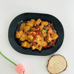 ไก่ทอดคั่วพริกเกลือ (กับข้าว)