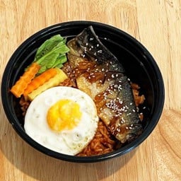 ข้าวกล้องผัดซอสกิมจิ ซาบะเทอริยากิไข่ดาว