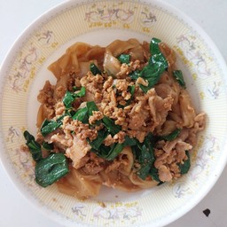 ผัดซีอิ๊วไก่