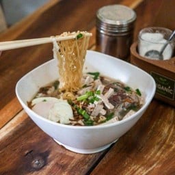 ก๋วยจั๊บญวน หน้าร้านก๋วยเตี๋ยวเรือ นรกแตก สาขาศรีราชา