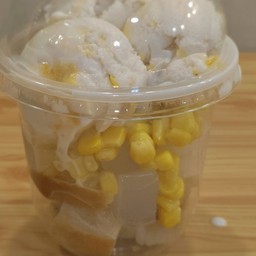 ไอติมกะทิไข่แข็ง (ฟรีท็อปปิ้ง 3 อย่าง)