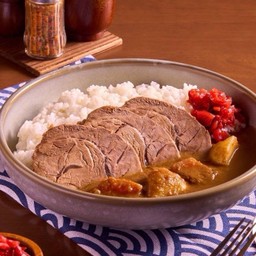ข้าวแกงกะหรี่เนื้อชาชู