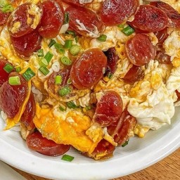 ไข่ขยี้กุนเชียงราดข้าว