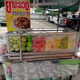 ปุ้มปุ้ยผลไม้สดพร้อมทาน หน้า7-11สี่มุมเมือง