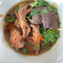 ร้านครัวไทคาเฟ่ก๋วยเตี๋ยว ก่อนถึงวัดน้อยแสงจันทร์