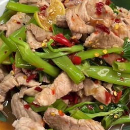 ตำผักบุ้งหมูชิ้น