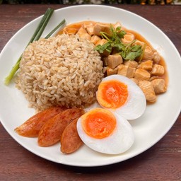 H2ข้าวกล้องหน้าไก่ราชวงศ์ไข่มะตูม