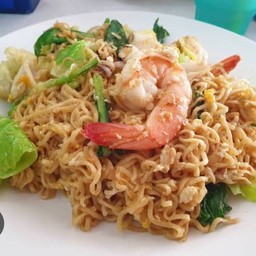 มาม่าผัด(กุ้ง,หมึก,รวมทะเล)