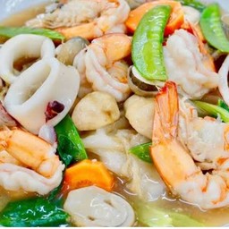 ราดหน้า(หมึก,กุ้ง,รวมทะเล)