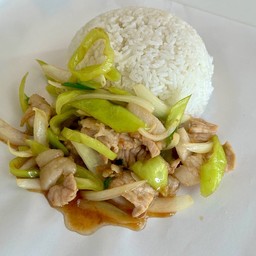 ผัดพริกหยวก ราดข้าว