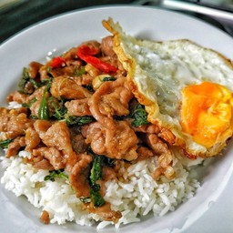 ข้าวกระเพราหมูชิ้น