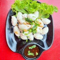 ลวกจิ้มลูกชิ้นหมู
