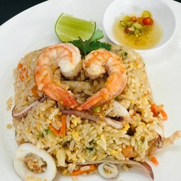 ล้านครัวข้างบ้าน ล้านกะเพราพริกแห้ง(สาขา2)