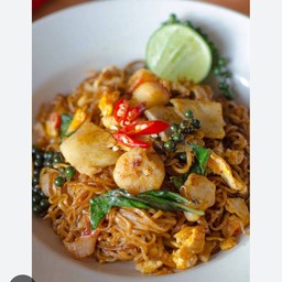 มาม่าผัดขี้เมา(หมู,ไก่)