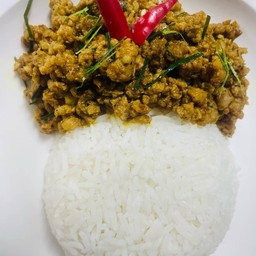 คั่วกลิ้งหมูสับ ราดข้าว