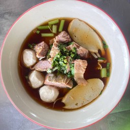 ก๋วยเตี๋ยวไก่มะระ หมูตุ๋น หมูน้ำตก ตาชัย-ยายกวย สาขา1