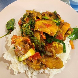 ผัดฉ่าปลากระพง ราดข้าว