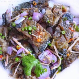ยำปลาสลิด