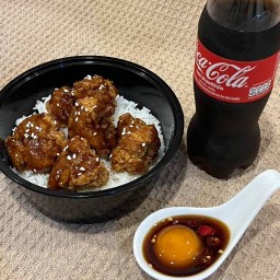 ข้าวหน้าไก่คาราเกะ