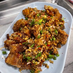 หมูกรอบคั่วพริกเกลือ