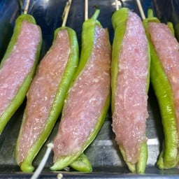 พริกยัดใส่ หมูเด้ง