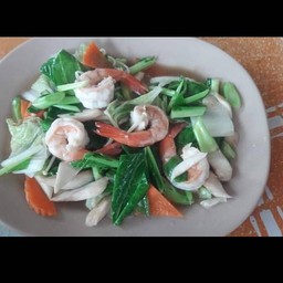 ผัดผักรวมกุ้ง