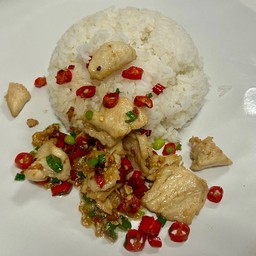 ไก่คั่วพริกเกลือราดข้าว