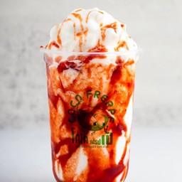 น้ำมะพร้าวปั่นราดซอลสตอเบอร์รี่