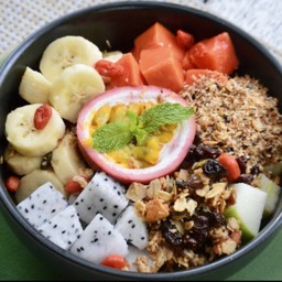 Coconut yogurt with fruit and granola