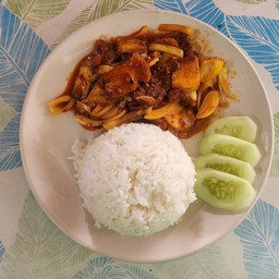 หมูกรอบน้ำพริกเผาราดข้าว