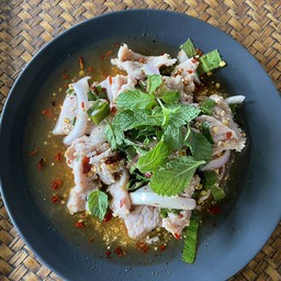 น้ำตกหมูนุ่ม