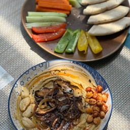 Hummus with sautéed onion, mushroom & garlic confit