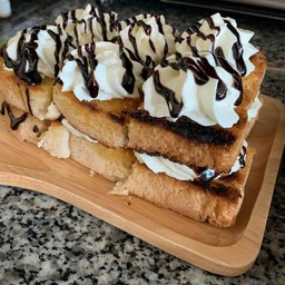 ขนมปังปิ้ง+เนยน้ำตาล