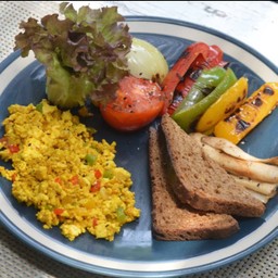 Turmeric tofu scramble