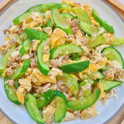 ข้าวราด ผัดแตงกวาหมู ไข่