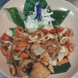 ไก่ผัดเม็ดมะม่วง