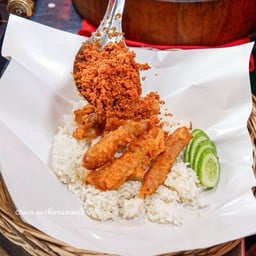 หมูทอดในตำนาน แจ๊สกรีนรามคำแหง