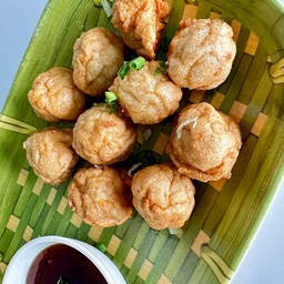 ลูกชิ้นกุ้งทอด😃