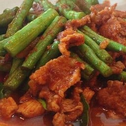 ผักพริกแกงหมูชิ้น